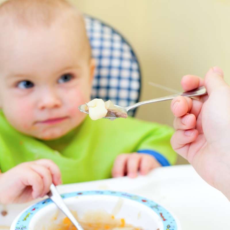 bebe no quiere comer