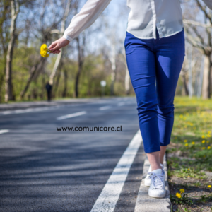 joven manteniendo el equilibrio